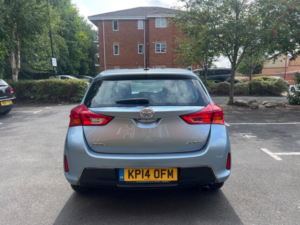 2014 Toyota Auris 1.6 V-Matic Icon Euro 5 5dr in Blue — image 5