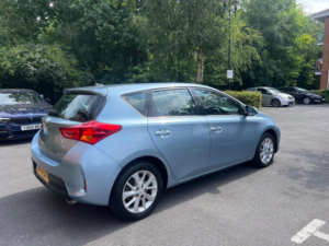 2014 Toyota Auris 1.6 V-Matic Icon Euro 5 5dr in Blue — image 6