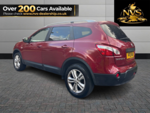 2010 Nissan Qashqai+2 1.6 Acenta in Red — image 4