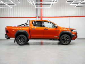 2021 Toyota Hilux 2.8 D-4d Invincible X Auto 4WD Euro 6 (s/s) 4dr in Orange — image 2