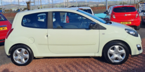 2013 Renault Twingo 1.2 16v Dynamique in White — image 3