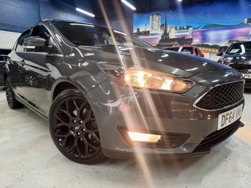 2015 Ford Focus 1.0t Ecoboost Zetec Euro 6 (s/s) 5dr in Grey — image 1