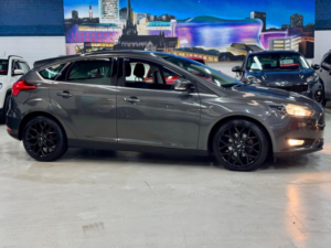 2015 Ford Focus 1.0t Ecoboost Zetec Euro 6 (s/s) 5dr in Grey — image 2