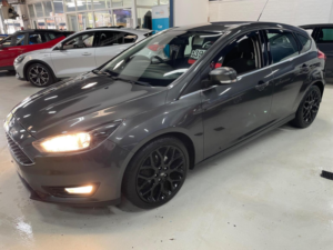 2015 Ford Focus 1.0t Ecoboost Zetec Euro 6 (s/s) 5dr in Grey — image 4