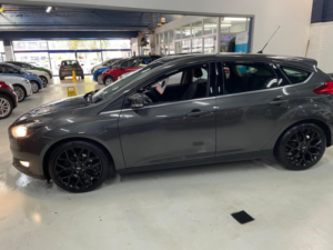 2015 Ford Focus 1.0t Ecoboost Zetec Euro 6 (s/s) 5dr in Grey — image 6