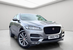 2016 Jaguar F-Pace 2.0 D180 Portfolio Auto AWD Euro 6 (s/s) 5dr in Grey — image 3
