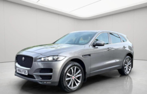 2016 Jaguar F-Pace 2.0 D180 Portfolio Auto AWD Euro 6 (s/s) 5dr in Grey — image 4