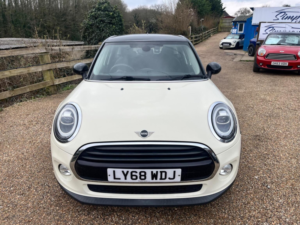 2019 MINI Hatch 1.5 Cooper Classic Euro 6 (s/s) 5dr in White — image 3