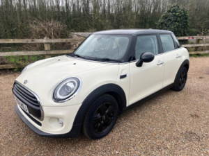 2019 MINI Hatch 1.5 Cooper Classic Euro 6 (s/s) 5dr in White — image 4
