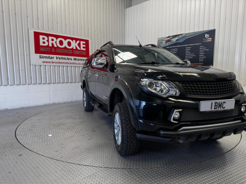 2017 Mitsubishi L200 2.4 Di-D Dc Barbarian 4WD Euro 6 4dr in Black — image 1