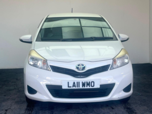 2011 Toyota Yaris 1.33 Dual Vvt-I Tr Multidrive S Euro 5 5dr in White — image 2