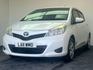 2011 Toyota Yaris 1.33 Dual Vvt-I Tr Multidrive S Euro 5 5dr in White — image 3