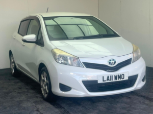2011 Toyota Yaris 1.33 Dual Vvt-I Tr Multidrive S Euro 5 5dr in White — image 6
