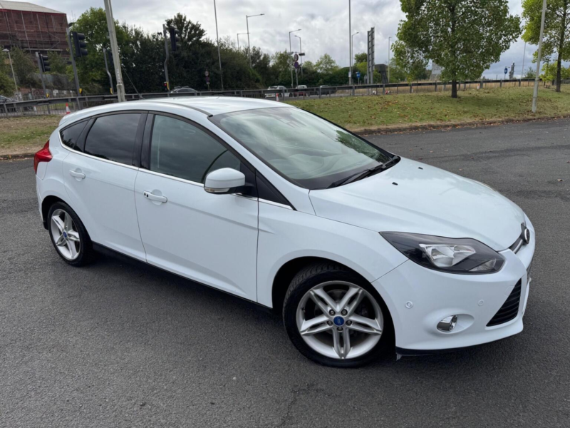 2013 Ford Focus 1.6 Tdci Titanium Navigator Euro 5 (s/s) 5dr in White — image 1