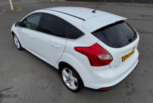 2013 Ford Focus 1.6 Tdci Titanium Navigator Euro 5 (s/s) 5dr in White — image 4