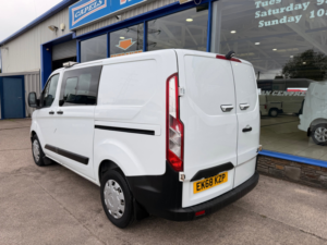2018 Ford Transit Custom 2.0 320 Ecoblue Crew Van Double Cab 5dr Diesel Manual L1 H1 Euro 6 105 Ps in White — image 5
