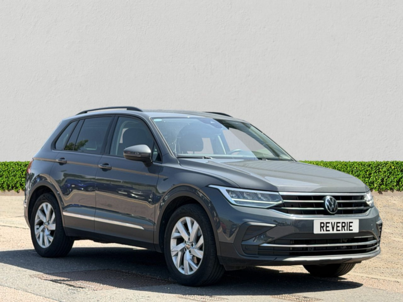 2023 Volkswagen Tiguan 1.5 Tsi Life SUV 5dr Petrol DSG Euro 6 (s/s) (150 Ps) in Grey — image 1