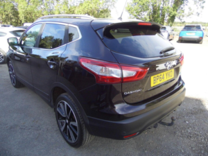 2015 Nissan Qashqai 1.5 Dci Tekna 2WD Euro 5 (s/s) 5dr in Black — image 4
