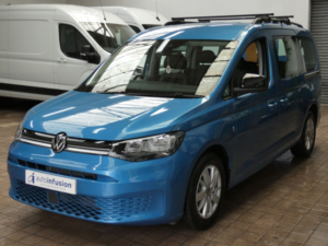 2025 Volkswagen Caddy Maxi 2.0 Tdi Life MPV 5dr Diesel DSG Euro 6 (s/s) (122 Ps) in Blue — image 3