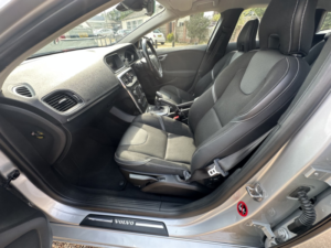 2014 Volvo V40 1.6 D2 Se Nav in Silver — image 2