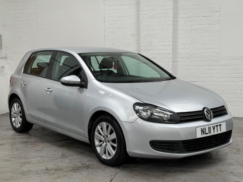 2011 Volkswagen Golf 1.6 Tdi Match Euro 5 5dr in Silver — image 1