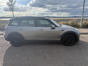 2017 MINI Clubman 1.5 Cooper (black Pack) Euro 6 (s/s) 6dr in Silver — image 2