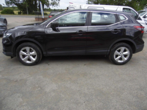 2017 Nissan Qashqai 1.2 Dig-T Acenta Euro 6 (s/s) 5dr in Black — image 4