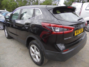2017 Nissan Qashqai 1.2 Dig-T Acenta Euro 6 (s/s) 5dr in Black — image 5