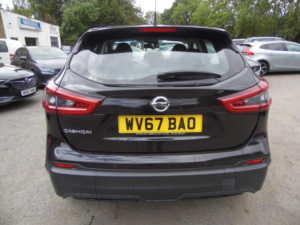 2017 Nissan Qashqai 1.2 Dig-T Acenta Euro 6 (s/s) 5dr in Black — image 6
