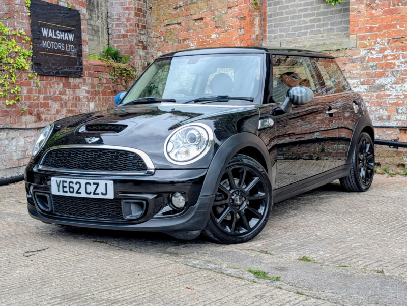 2012 MINI Hatch 2.0 Cooper Sd Bayswater Hatch in Black — image 1