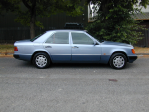 1993 Mercedes-Benz 220 Ref 8817 - Benz W124 220e Automatic Saloon (rhd - Uk Car) in Blue — image 2