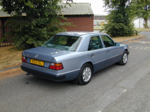 1993 Mercedes-Benz 220 Ref 8817 - Benz W124 220e Automatic Saloon (rhd - Uk Car) in Blue — image 3