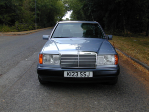 1993 Mercedes-Benz 220 Ref 8817 - Benz W124 220e Automatic Saloon (rhd - Uk Car) in Blue — image 4