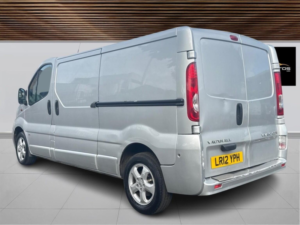 2012 Vauxhall Vivaro 2.0 2900 Cdti Sportive Fwd L3 4dr in Silver — image 2