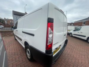 2015 Peugeot Expert 1.6 Hdi L2 H1 4dr in White — image 3