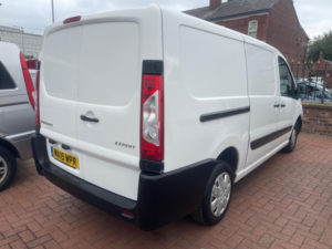 2015 Peugeot Expert 1.6 Hdi L2 H1 4dr in White — image 4