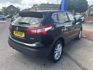 2015 Nissan Qashqai 1.5 Dci Acenta+ in Black — image 2