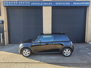 2010 MINI Hatch 1.4 First Hatch in Black — image 2