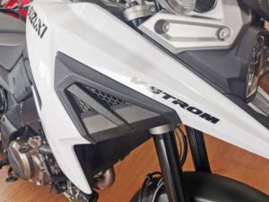 2020 Suzuki Dl 1050 V Strom in Black — image 4