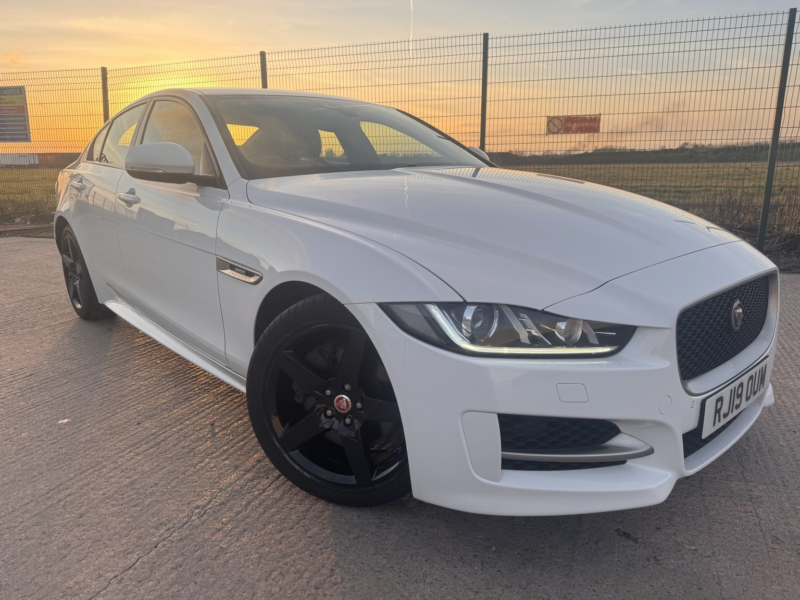 2019 Jaguar Xe 2.0 I Gpf R-Sport in White — image 1