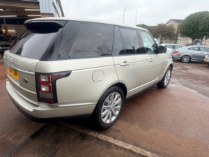 2014 Land Rover Range Rover 3.0 Td V6 Vogue in Gold — image 6