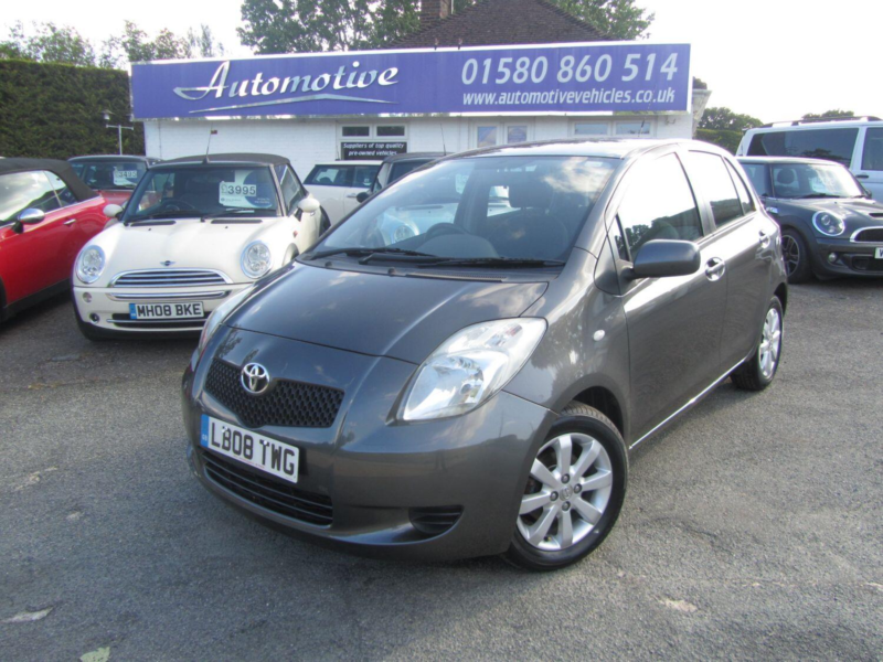 2008 Toyota Yaris 1.3 Vvt-I Tr in Grey — image 1