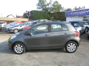 2008 Toyota Yaris 1.3 Vvt-I Tr in Grey — image 2
