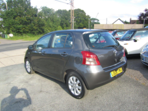 2008 Toyota Yaris 1.3 Vvt-I Tr in Grey — image 3