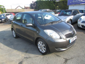 2008 Toyota Yaris 1.3 Vvt-I Tr in Grey — image 4