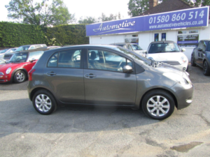 2008 Toyota Yaris 1.3 Vvt-I Tr in Grey — image 5