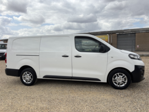 2020 Vauxhall Vivaro 1.5 Turbo D 2900 Dynamic in White — image 2
