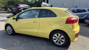 2015 Kia Rio 1.3 Sr7 Yellow 3dr Lowtax+dab+10stamps in Yellow — image 3