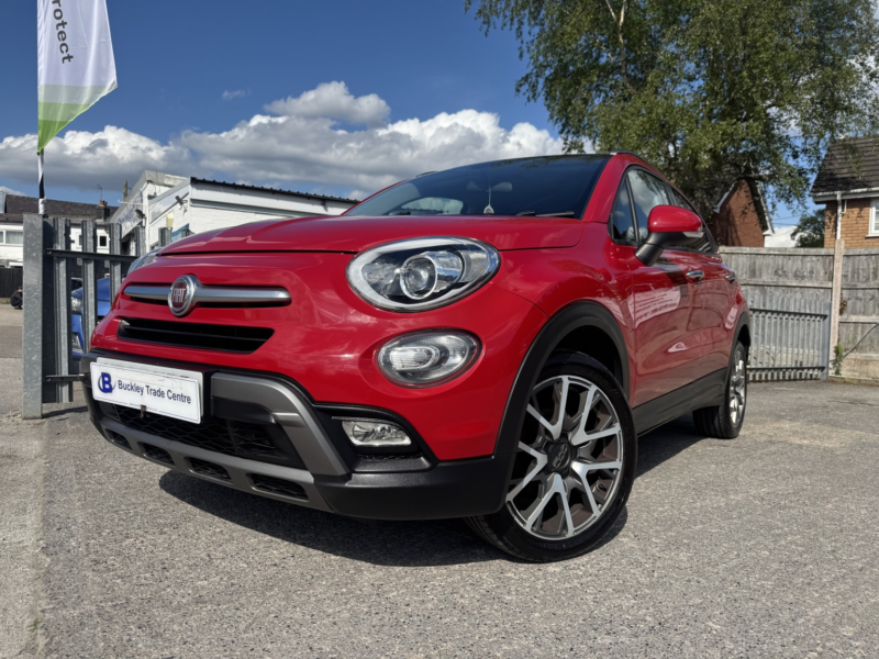 2015 Fiat 500x 1.6 500x Off-Road Look 1.6 Multijet 120hp Cross Plus in Red — image 1