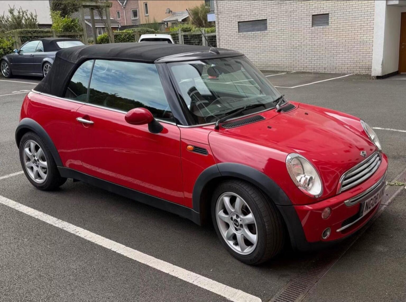 2008 MINI Convertible 1.6 Cooper Euro 4 2dr in Red — image 1